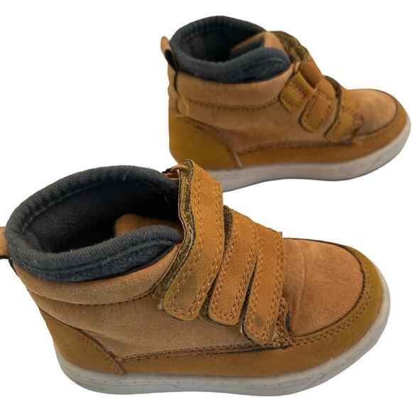 EUC Oshkosh Tan Suede Toddler Kids No Tie Tab Boots Size 6 - Picture 1 of 7